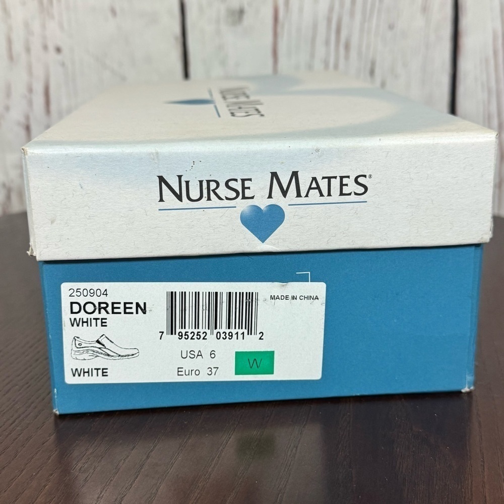 Nurse Mates White Sneakers size 6 EUC - Picture 14 of 14